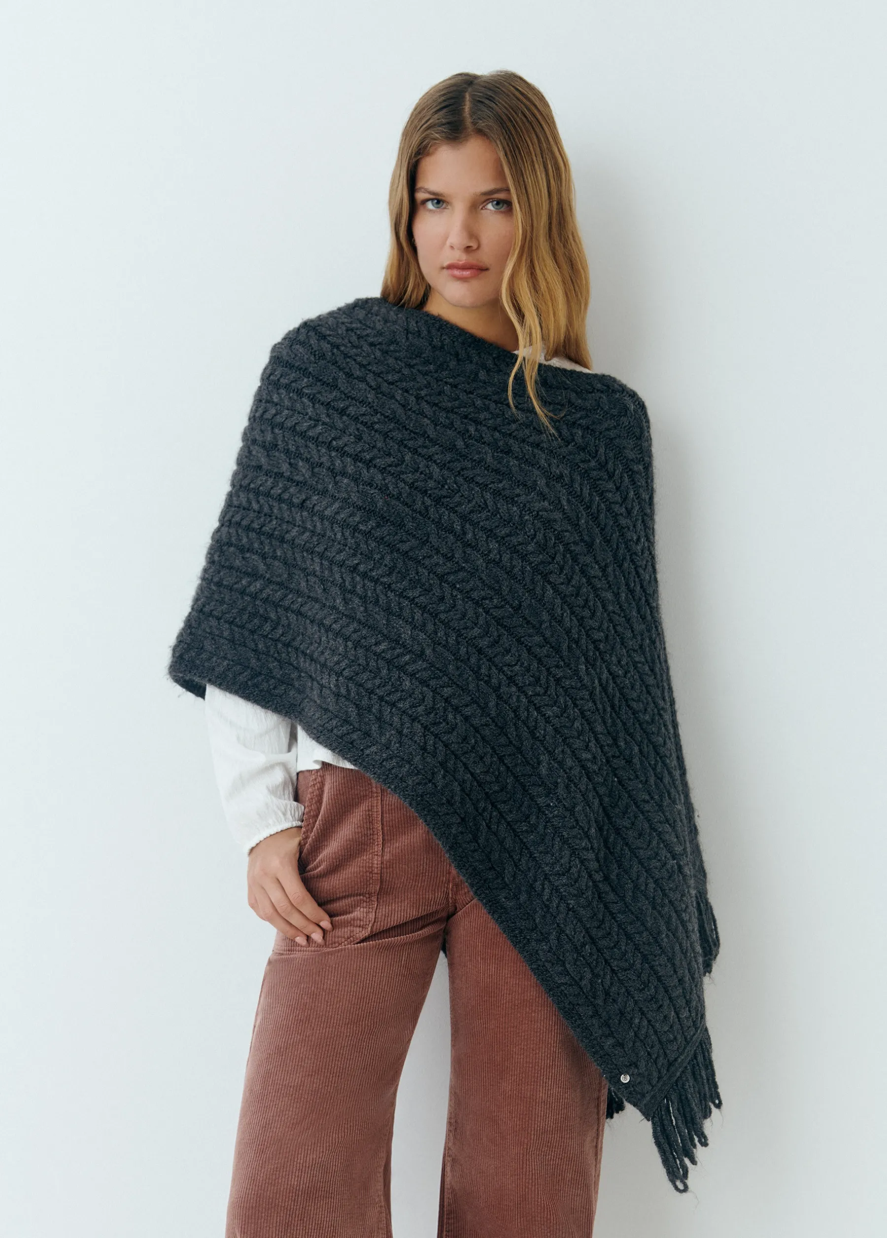 Jerséis|Punto*Brownie Capa trenzas flecos Gris