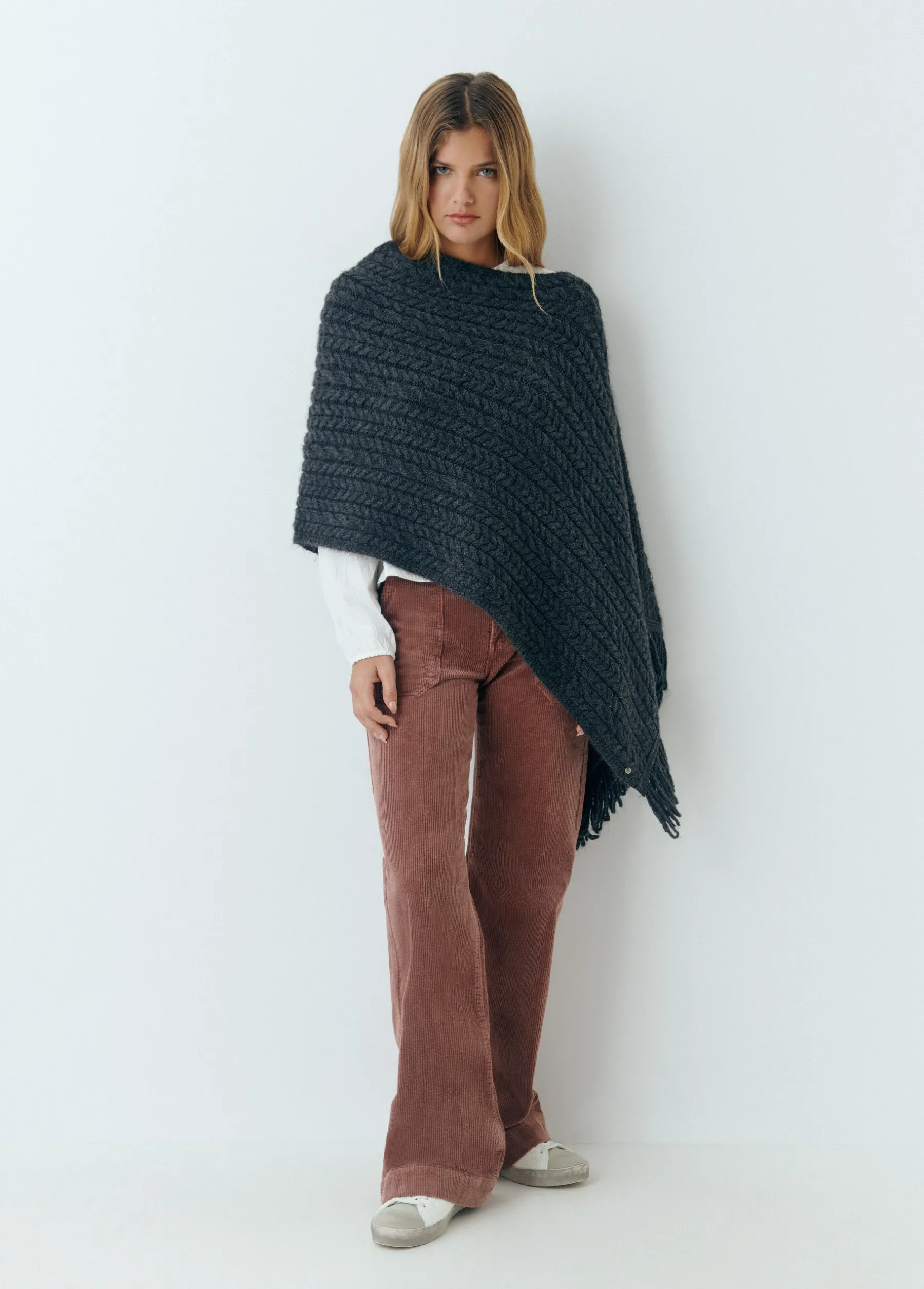 Jerséis|Punto*Brownie Capa trenzas flecos Gris