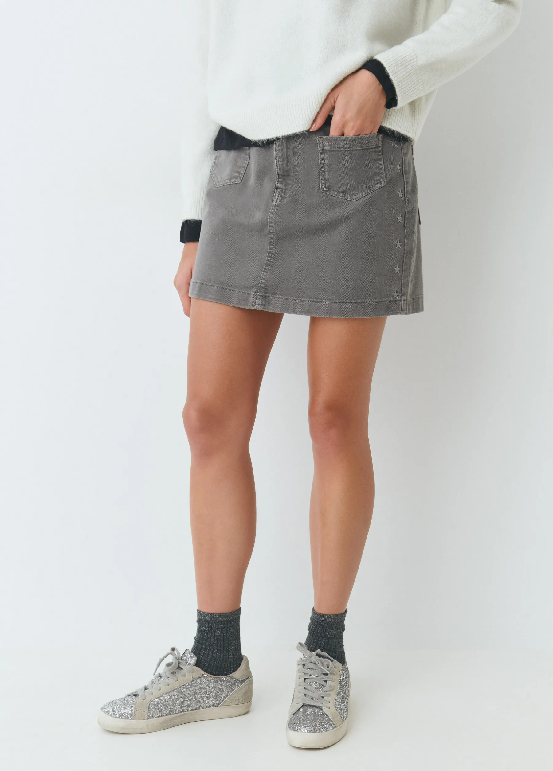 Faldas*Brownie Falda estrellas bordadas Gris